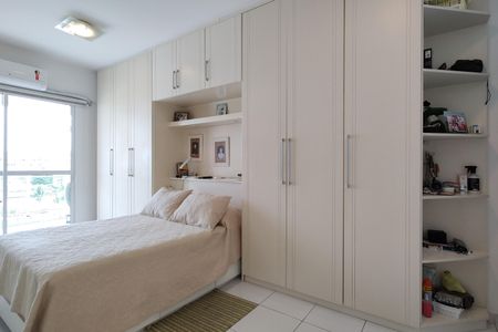 Apartamento à venda com 225m², 3 quartos e 2 vagas Apartamento à venda com 225m², 3 quartos e 2 vagasQuarto 2 - Suíte