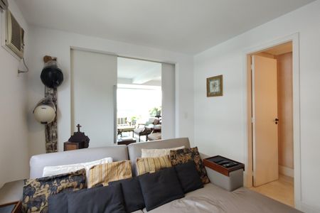 Apartamento à venda com 225m², 3 quartos e 2 vagas Apartamento à venda com 225m², 3 quartos e 2 vagasSala 2