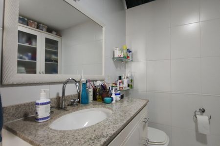 Apartamento à venda com 225m², 3 quartos e 2 vagas Apartamento à venda com 225m², 3 quartos e 2 vagasBanheiro da Suíte 2