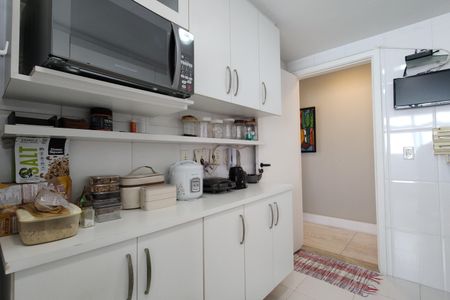 Apartamento à venda com 225m², 3 quartos e 2 vagas Apartamento à venda com 225m², 3 quartos e 2 vagasCozinha - Armários