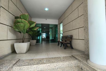 Apartamento à venda com 225m², 3 quartos e 2 vagas Apartamento à venda com 225m², 3 quartos e 2 vagasHall de entrada