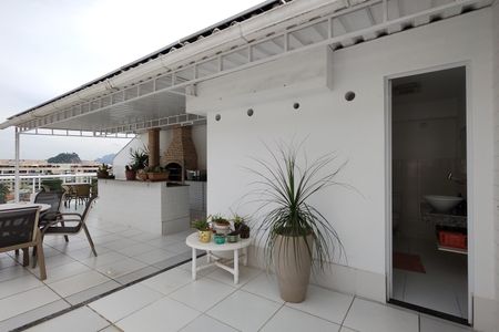 Apartamento à venda com 225m², 3 quartos e 2 vagas Apartamento à venda com 225m², 3 quartos e 2 vagasCobertura