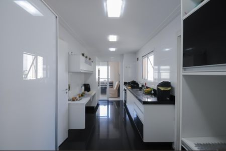 Apartamento para alugar com 147m², 3 quartos e 2 vagas Apartamento para alugar com 147m², 3 quartos e 2 vagasCozinha - Armários