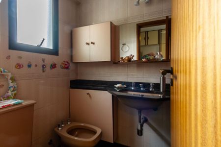 Apartamento à venda com 172m², 4 quartos e 2 vagas Apartamento à venda com 172m², 4 quartos e 2 vagasBanheiro Suíte 1