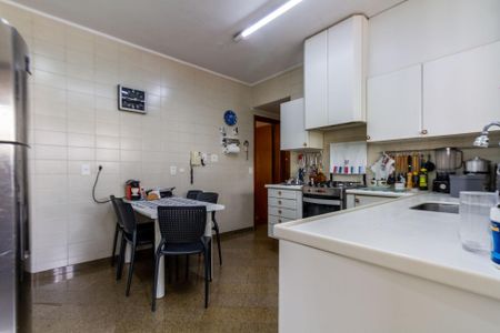 Apartamento à venda com 172m², 4 quartos e 2 vagas Apartamento à venda com 172m², 4 quartos e 2 vagasCozinha