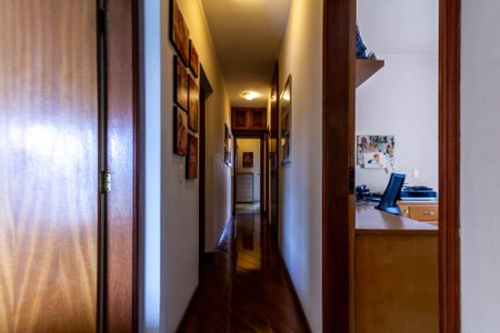 Apartamento à venda com 172m², 4 quartos e 2 vagas Apartamento à venda com 172m², 4 quartos e 2 vagasCorredor
