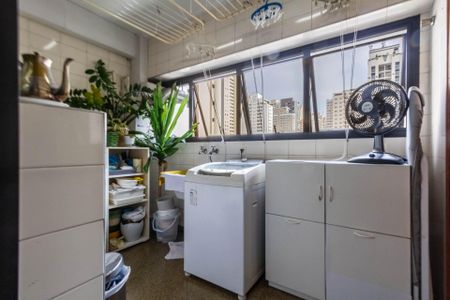 Apartamento à venda com 172m², 4 quartos e 2 vagas Apartamento à venda com 172m², 4 quartos e 2 vagasÁrea de Serviço