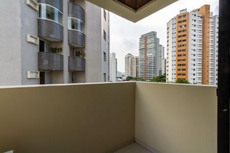 Apartamento à venda com 172m², 4 quartos e 2 vagas Apartamento à venda com 172m², 4 quartos e 2 vagasVaranda Suíte 2
