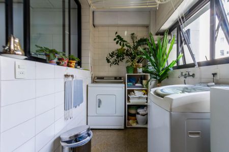 Apartamento à venda com 172m², 4 quartos e 2 vagas Apartamento à venda com 172m², 4 quartos e 2 vagasÁrea de Serviço