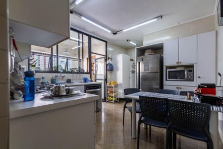 Apartamento à venda com 172m², 4 quartos e 2 vagas Apartamento à venda com 172m², 4 quartos e 2 vagasCozinha