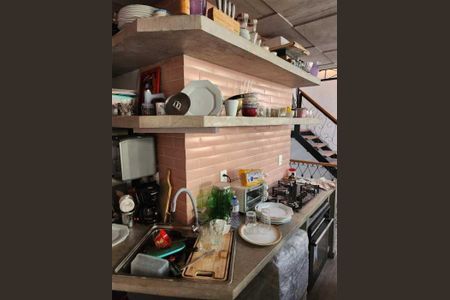 Casa à venda com 178m², 2 quartos e sem vaga