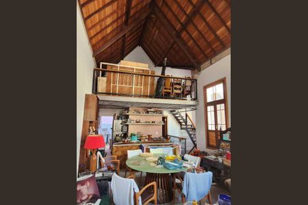 Casa à venda com 178m², 2 quartos e sem vaga