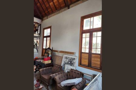 Casa à venda com 178m², 2 quartos e sem vaga