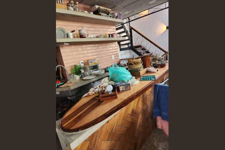 Casa à venda com 178m², 2 quartos e sem vaga