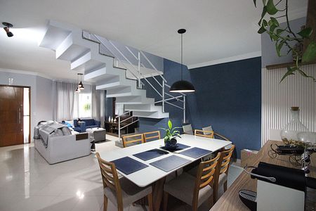 Casa à venda com 137m², 3 quartos e 2 vagasSala