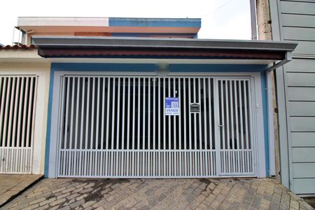 Casa à venda com 137m², 3 quartos e 2 vagasFachada