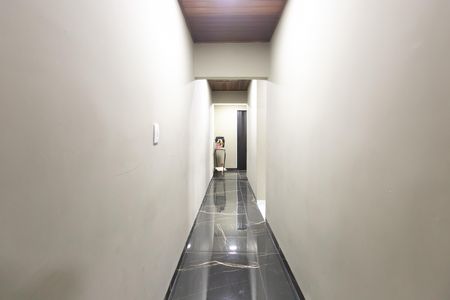 Casa à venda com 150m², 4 quartos e 2 vagas Casa à venda com 150m², 4 quartos e 2 vagasCorredor