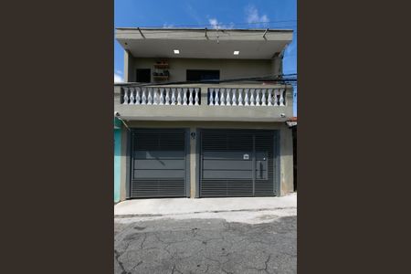 Casa à venda com 150m², 4 quartos e 2 vagas Casa à venda com 150m², 4 quartos e 2 vagasFachada