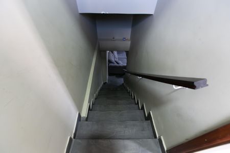 Casa à venda com 150m², 4 quartos e 2 vagas Casa à venda com 150m², 4 quartos e 2 vagasEscada