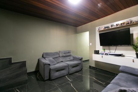 Casa à venda com 150m², 4 quartos e 2 vagas Casa à venda com 150m², 4 quartos e 2 vagasSala