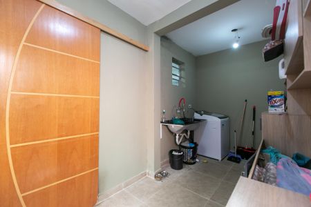 Casa à venda com 150m², 4 quartos e 2 vagas Casa à venda com 150m², 4 quartos e 2 vagasÁrea de Serviço