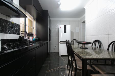 Casa à venda com 150m², 4 quartos e 2 vagas Casa à venda com 150m², 4 quartos e 2 vagasCozinha