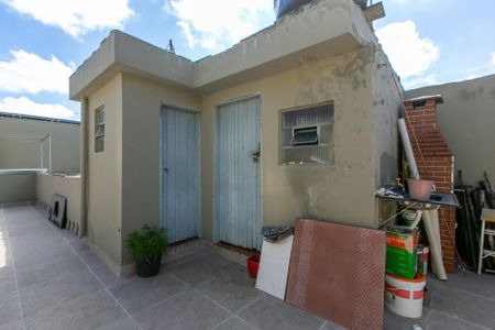 Casa à venda com 150m², 4 quartos e 2 vagas Casa à venda com 150m², 4 quartos e 2 vagasTerraço