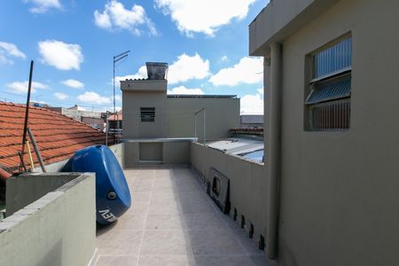 Casa à venda com 150m², 4 quartos e 2 vagas Casa à venda com 150m², 4 quartos e 2 vagasTerraço