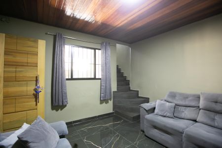 Casa à venda com 150m², 4 quartos e 2 vagas Casa à venda com 150m², 4 quartos e 2 vagasSala