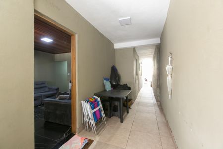 Casa à venda com 150m², 4 quartos e 2 vagas Casa à venda com 150m², 4 quartos e 2 vagasCorredor / Entrada