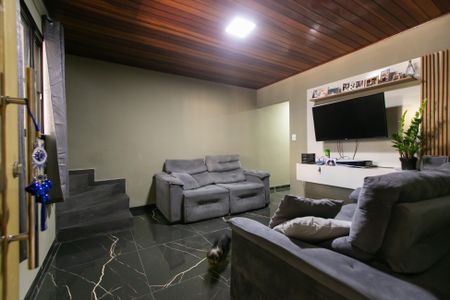 Casa à venda com 150m², 4 quartos e 2 vagas Casa à venda com 150m², 4 quartos e 2 vagasSala