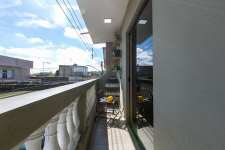 Casa à venda com 150m², 4 quartos e 2 vagas Casa à venda com 150m², 4 quartos e 2 vagasVaranda da Suíte