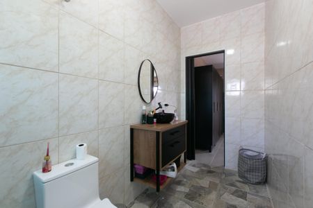 Casa à venda com 150m², 4 quartos e 2 vagas Casa à venda com 150m², 4 quartos e 2 vagasBanheiro da Suíte