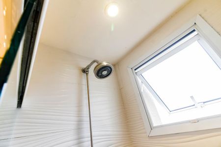 Apartamento para alugar com 72m², 2 quartos e 2 vagas Apartamento para alugar com 72m², 2 quartos e 2 vagasBanheiro da Suíte - chuveiro