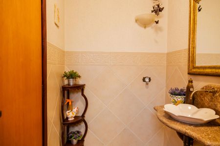 Casa à venda com 356m², 4 quartos e 4 vagas Casa à venda com 356m², 4 quartos e 4 vagasLavabo