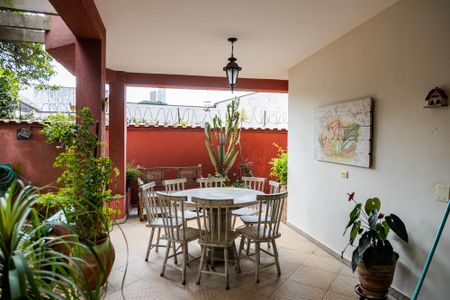 Casa à venda com 356m², 4 quartos e 4 vagas Casa à venda com 356m², 4 quartos e 4 vagasQuintal