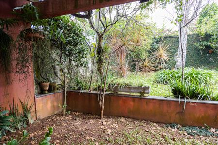 Casa à venda com 356m², 4 quartos e 4 vagas Casa à venda com 356m², 4 quartos e 4 vagasQuintal