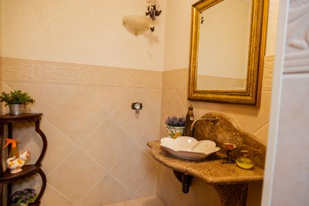 Casa à venda com 356m², 4 quartos e 4 vagas Casa à venda com 356m², 4 quartos e 4 vagasLavabo