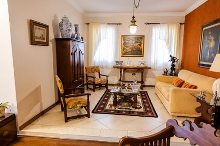 Casa à venda com 356m², 4 quartos e 4 vagas Casa à venda com 356m², 4 quartos e 4 vagasSala