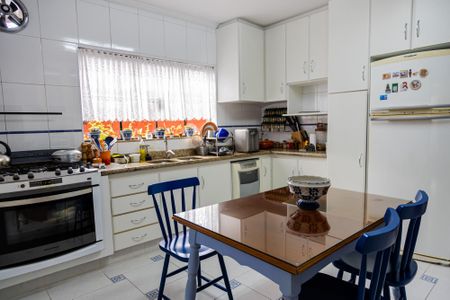 Casa à venda com 356m², 4 quartos e 4 vagas Casa à venda com 356m², 4 quartos e 4 vagasCozinha