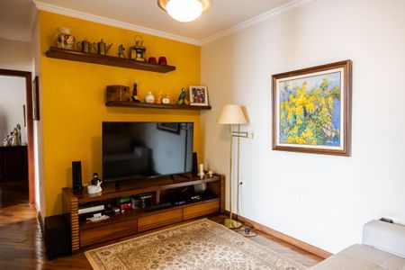 Casa à venda com 356m², 4 quartos e 4 vagas Casa à venda com 356m², 4 quartos e 4 vagasSala de TV