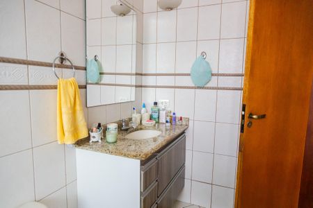 Casa à venda com 356m², 4 quartos e 4 vagas Casa à venda com 356m², 4 quartos e 4 vagasBanheiro da Suíte 1