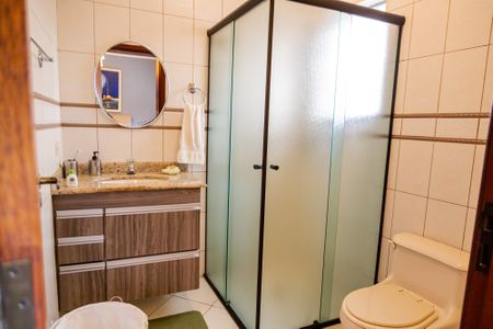 Casa à venda com 356m², 4 quartos e 4 vagas Casa à venda com 356m², 4 quartos e 4 vagasBanheiro da Suíte 4