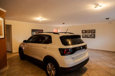 Casa à venda com 356m², 4 quartos e 4 vagas Casa à venda com 356m², 4 quartos e 4 vagasGaragem