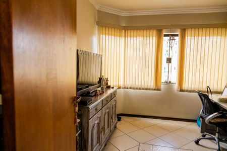 Casa à venda com 356m², 4 quartos e 4 vagas Casa à venda com 356m², 4 quartos e 4 vagasEscritório