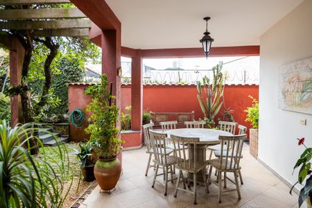 Casa à venda com 356m², 4 quartos e 4 vagas Casa à venda com 356m², 4 quartos e 4 vagasQuintal