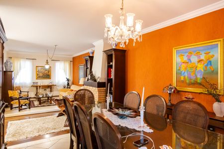 Casa à venda com 356m², 4 quartos e 4 vagas Casa à venda com 356m², 4 quartos e 4 vagasSala