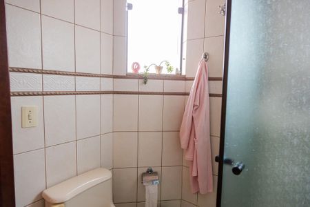 Casa à venda com 356m², 4 quartos e 4 vagas Casa à venda com 356m², 4 quartos e 4 vagasBanheiro da Suíte 2