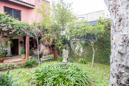 Casa à venda com 356m², 4 quartos e 4 vagas Casa à venda com 356m², 4 quartos e 4 vagasQuintal