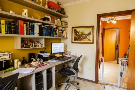 Casa à venda com 356m², 4 quartos e 4 vagas Casa à venda com 356m², 4 quartos e 4 vagasEscritório